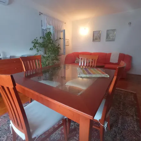 Anica Apartment